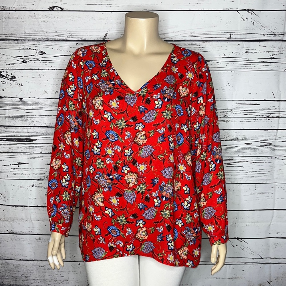 Chelsea & Theodore Size XXL Red Floral Print V-Neckline Blouse Top